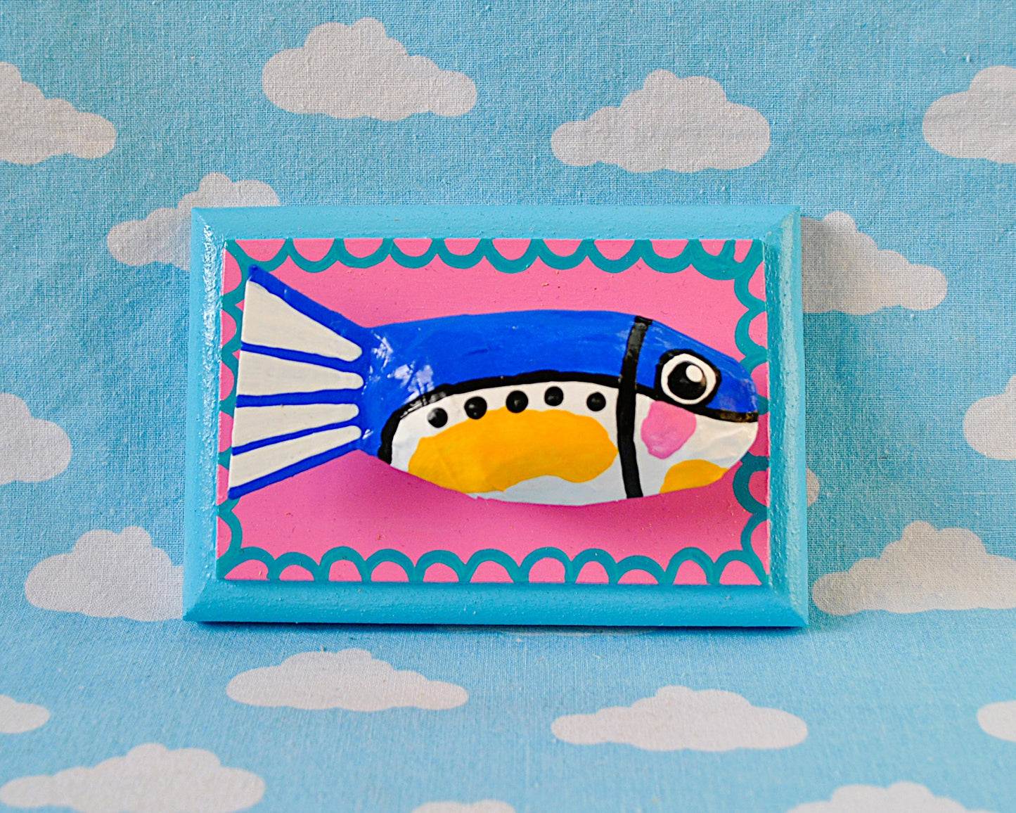 Sardine on Pink Frills