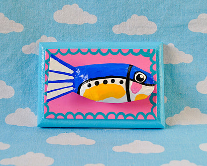 Sardine on Pink Frills